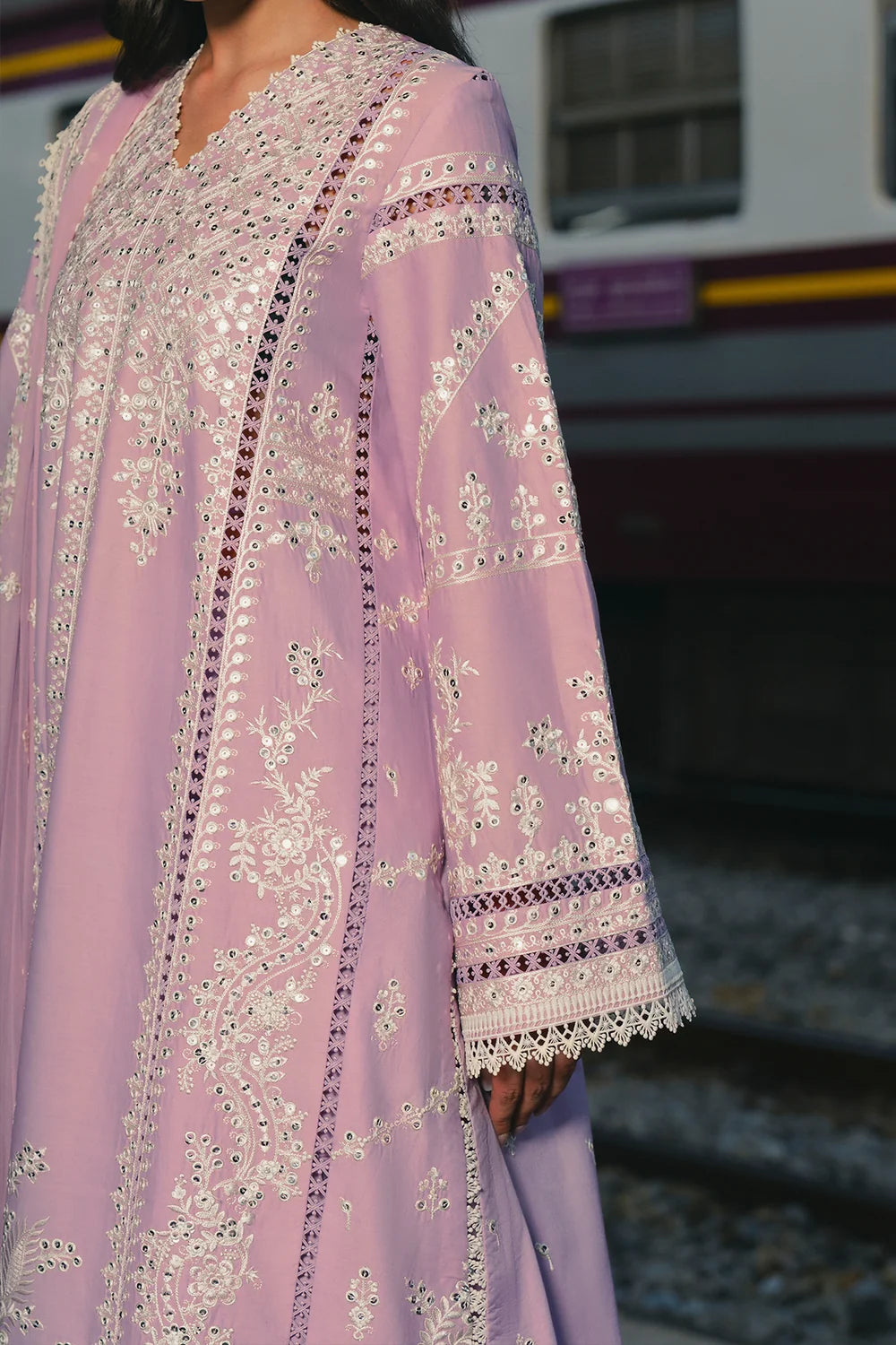 Afrozeh | 3 Piece Unstitched Embroidered Lawn | Dilnasheen