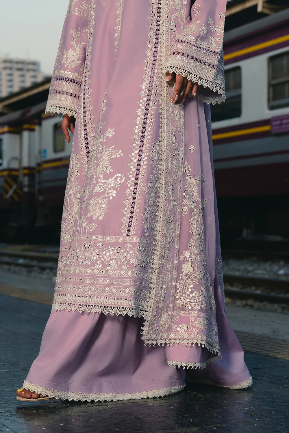 Afrozeh | 3 Piece Unstitched Embroidered Lawn | Dilnasheen