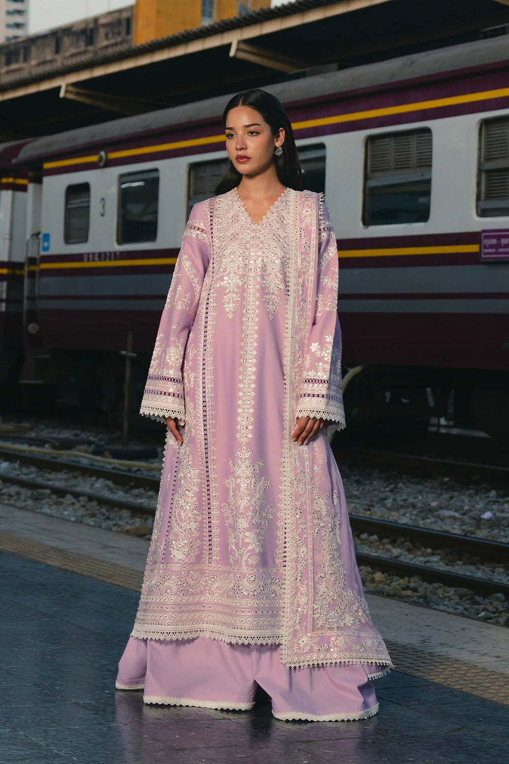 Afrozeh | 3 Piece Unstitched Embroidered Lawn | Dilnasheen