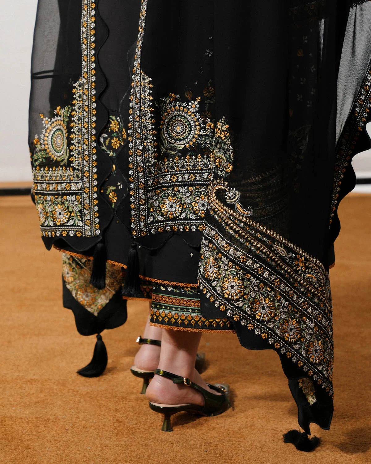 Jugnu | 3 Piece Unstitched Embroidered Lawn | Rani