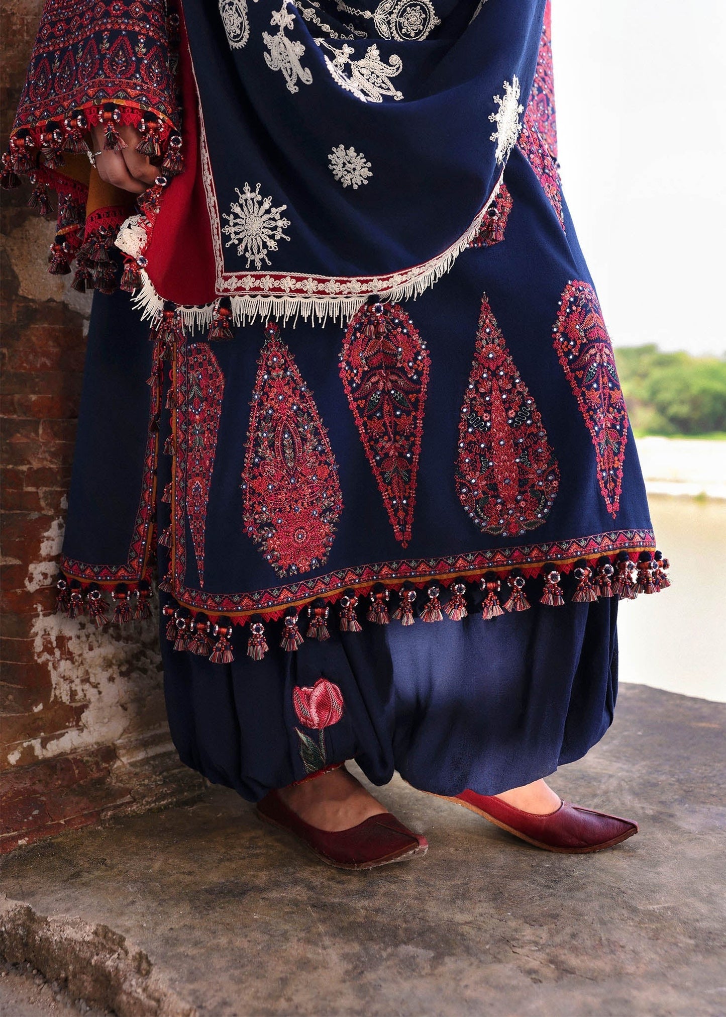 Hussain Rehar | 3 Piece Unstitched Embroidered Karandi | Gulbano
